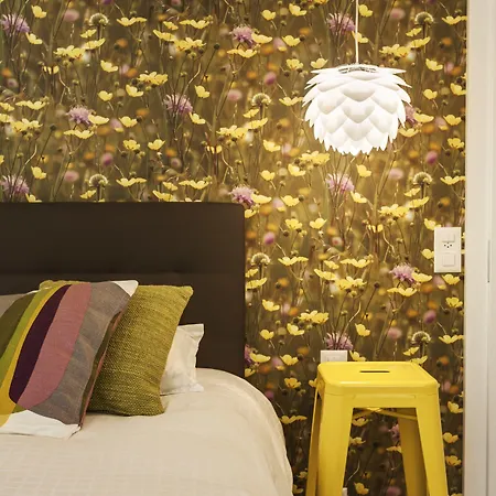 Le Jour Et La Nuit Bed & Breakfast 4*