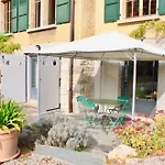 Le Jour Et La Nuit Bed and breakfast 4*